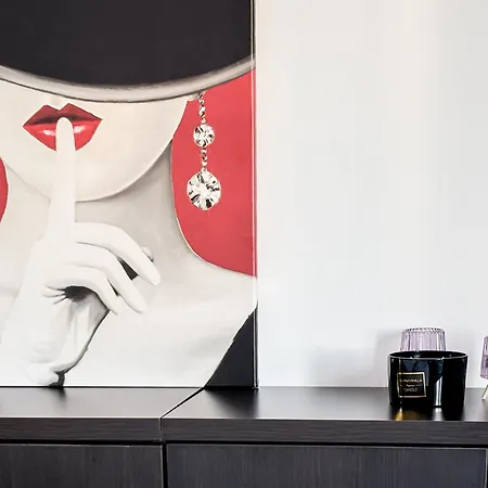 Chic & Modern In Center