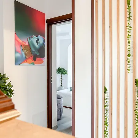 Chic & Modern In Center